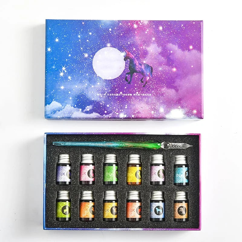 ガラスに浸したペンで優雅に書いてください 