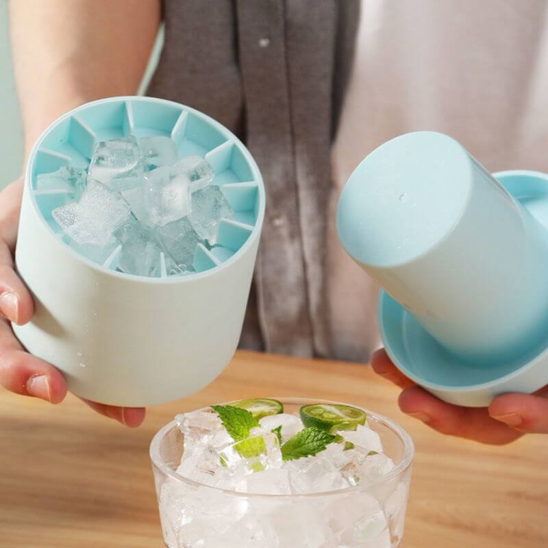 Ice cubes ready in one gesture, without breaking or effort (x2) 